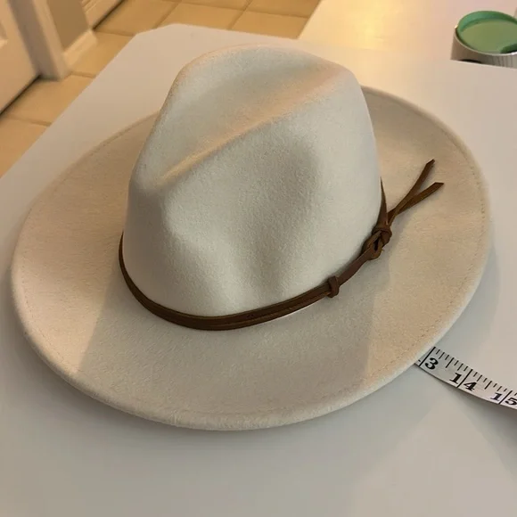 WYETH Billie Mid Brim 100% Wool Fedora in Cream PRICE FIRM display picture 1